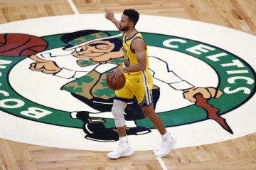 星空体育在线入口-连续10场得分30+，孤独的库里开始疯狂地狂奔