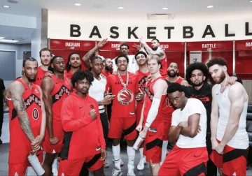 星空体育登录入口-猛龙队记：首轮避开尼克斯打骑士，猛龙更衣室传来欢呼声