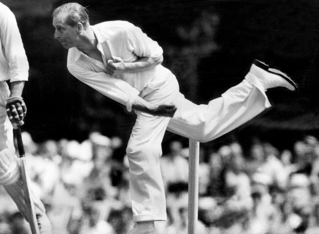 1618735910820069165.jpg Prince-Philip--Duke-of-Edinburgh--playing-cricket-at-Arundel-Castle-August-1953-1.jpg